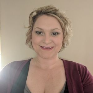 Meet your Posher, Adrienne